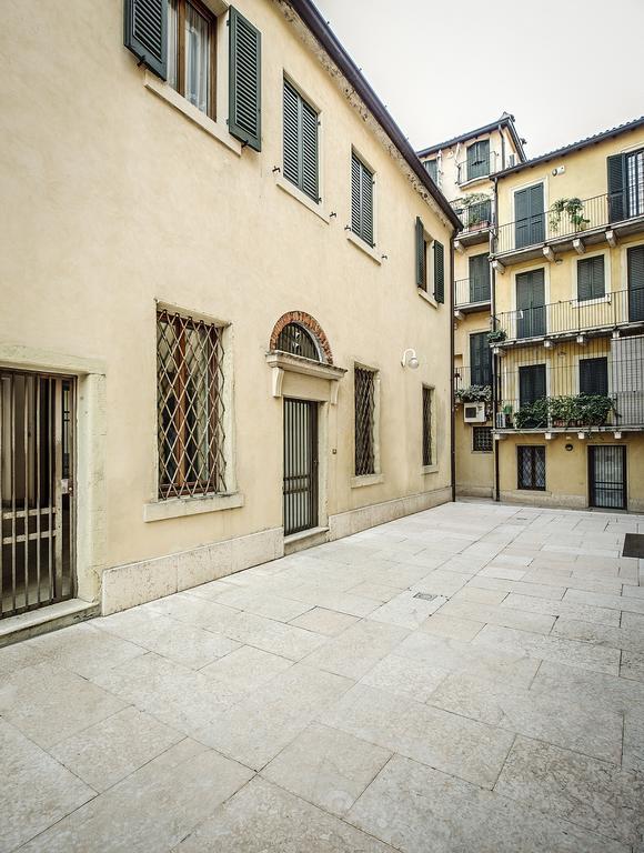 Arena Easy Suites Guesthouse Verona Exterior photo