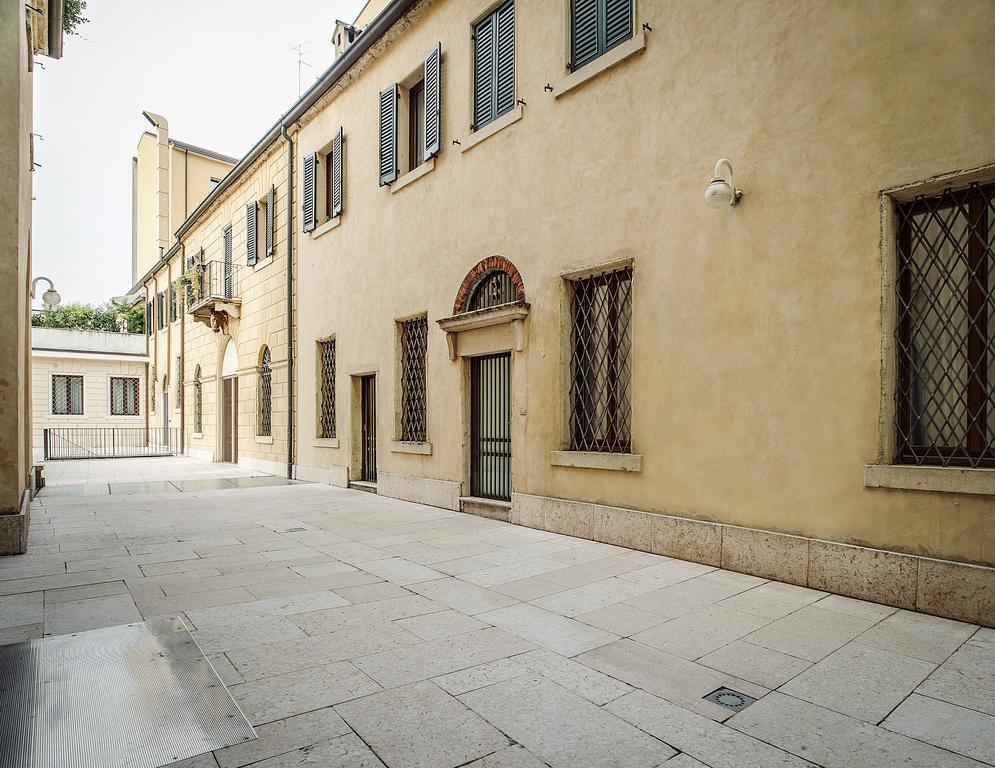 Arena Easy Suites Guesthouse Verona Exterior photo